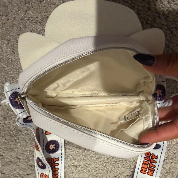 Astros Hello Kitty Crossbody - Picture 2 of 3